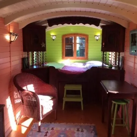 Les Roulottes De Bed & Breakfast *